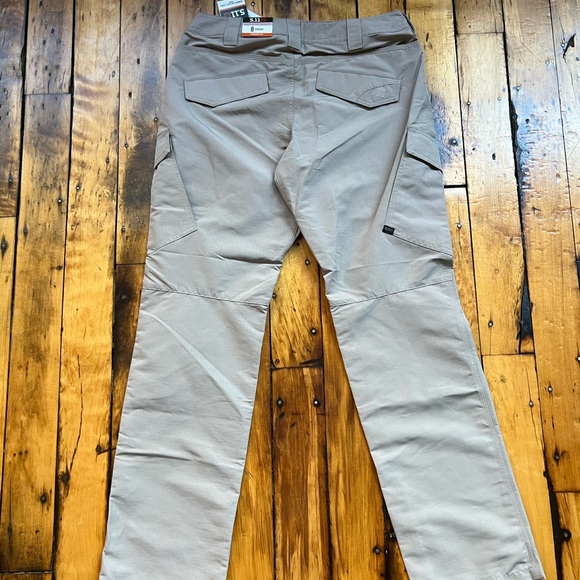 5.11 Tactical Womens 8 Fast-Tac Cargo EMS Utility Uniform Pants New Tags Tan - Picture 6 of 9
